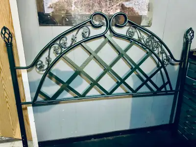 Green metal bed frame w rails ( No mattress ) Free pick up only