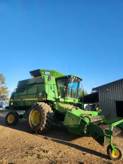 9600 John Deer Combine, year 1997 5000hrs Very good condition Please call 780-621-1059 for more info...