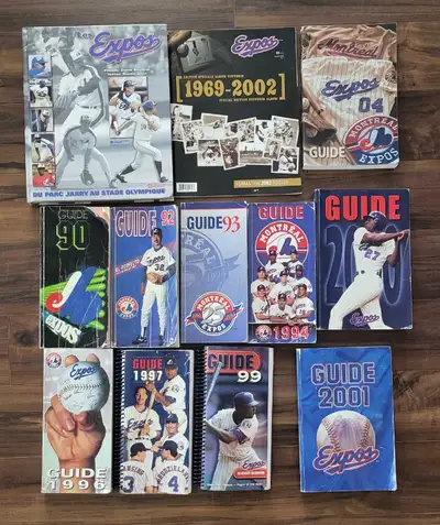 Lot de livres et guides des Expos de Montréal $ 5 chacun , View more
