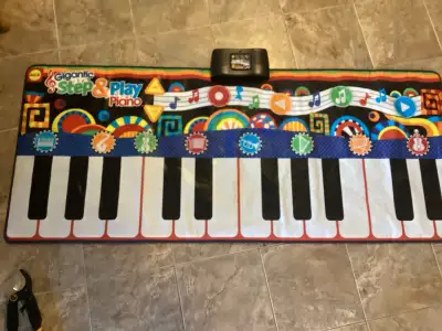 ALEX pretend gigantic step & play piano $15, View more