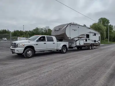 2013 CrossRoads CF305 SK (22,750$) RAM (25,000$) 2007 Dodge RAM 3500, 6.7 Cummins Diesel. Both in su...