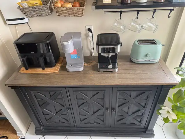 Kitchen Buffet Cabinet in Other in Mississauga / Peel Region - Image 6
