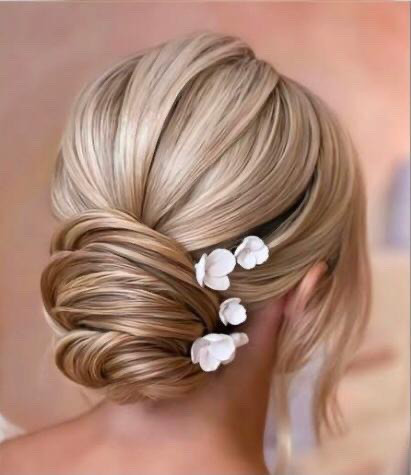 Hairstylist | Makeup Artist | Color Technician (Richmond Hill) - Markham / York Region in Health and Beauty Services in Markham / York Region - Image 2