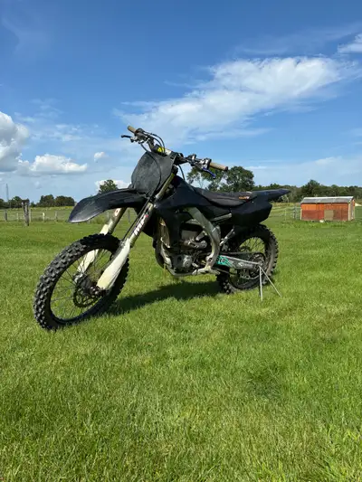 I am selling my 2020 Yamaha YZ450F motocross bike, known for its powerful 450cc engine and responsiv...