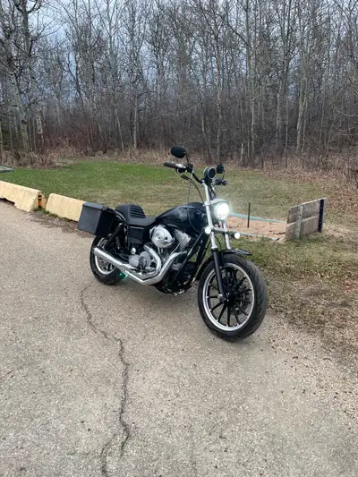 2005 Harley Davidson FXD Super Glide Dyna in good shape with 35,000km. 88” motor with S&S cam chest...
