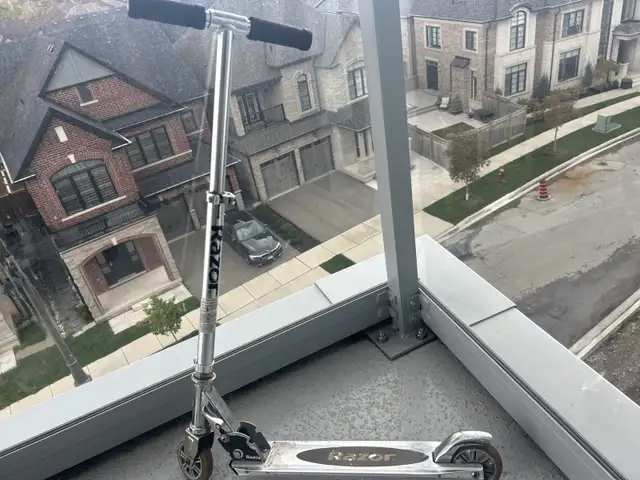 scooter for kids in Scooters & Pocket Bikes in Oakville / Halton Region - Image 2