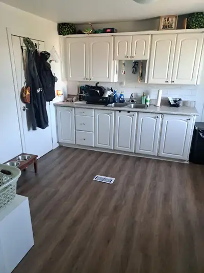 Bachelor for rent 1000 all inclusive. Upstairs apt close to grocery store near train station good ar...