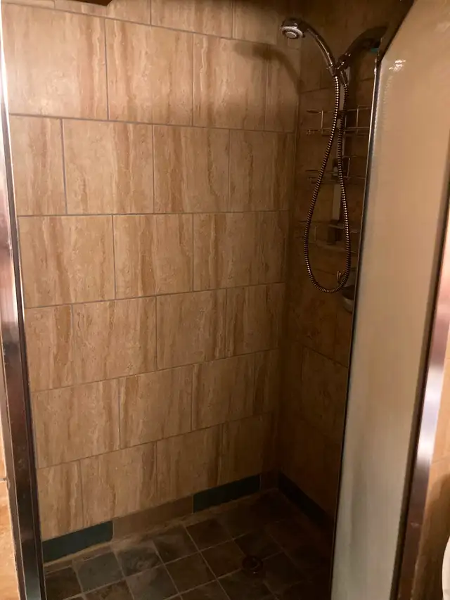 Single Bedroom - Basement in Room Rentals & Roommates in Calgary - Image 11