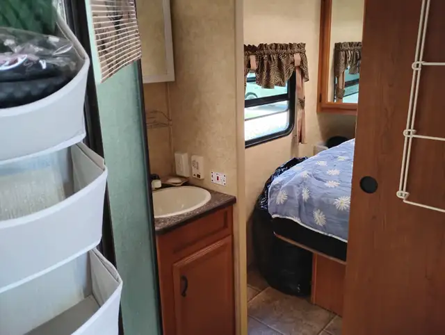 27 ' travel trailer with 2 slides in Travel Trailers & Campers in Port Alberni - Image 7