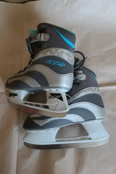lCCM Ladies skates, size 6, View more