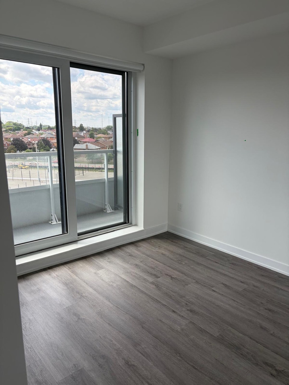 Private Room in 2 bed +den 5