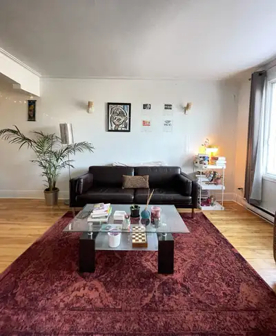 Chambre meublée à sous-louer 1er janvier ( 3 à 6 L’appartement est un spacieux 4 ½ idéalement situé...
