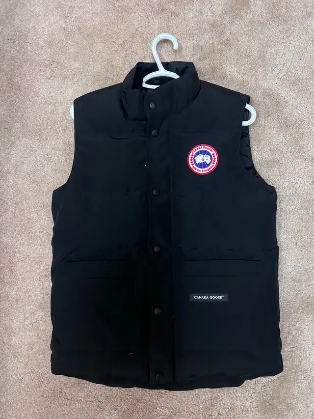 Canada Goose Vest in Kids & Youth in Edmonton - Image 2