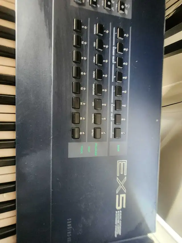 yamaha ex5 for trade in Pianos & Keyboards in City of Montréal - Image 5