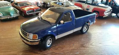 Diecast collectibles Ford F150 ERTL 1/18, View more