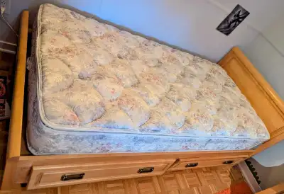 Ensemble chambre – base de lit avec matelas, commode et table de, View more