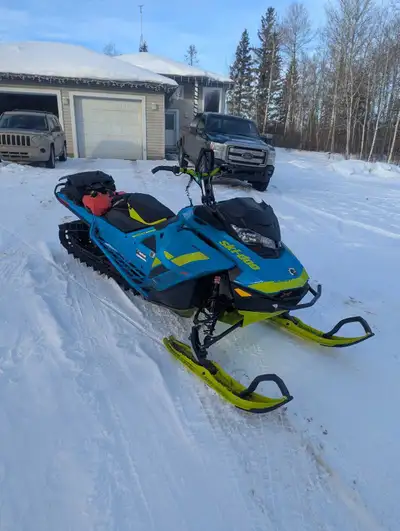 2018 Ski doo Summit X 174" 850 2800 kms Shot start Track and drivers swapped (old drivers still in g...