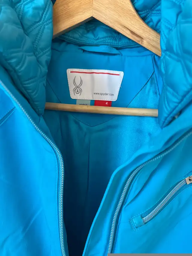 Spyder ski Jacket in Women's - Tops & Outerwear in Markham / York Region - Image 4