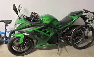 TAO LEO Électrique verte – 2 999 $ – Excellent état ! »** Moto électrique TAO Lio verte, achetée 4 0...
