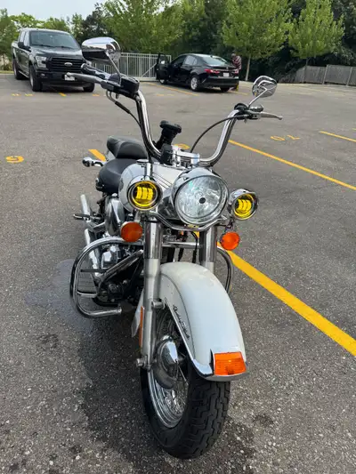 Softail Heritage 2004 With very low km Chrome visors for headlights and passing lights Led headlight...