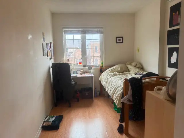 Room for rent at York University village now.