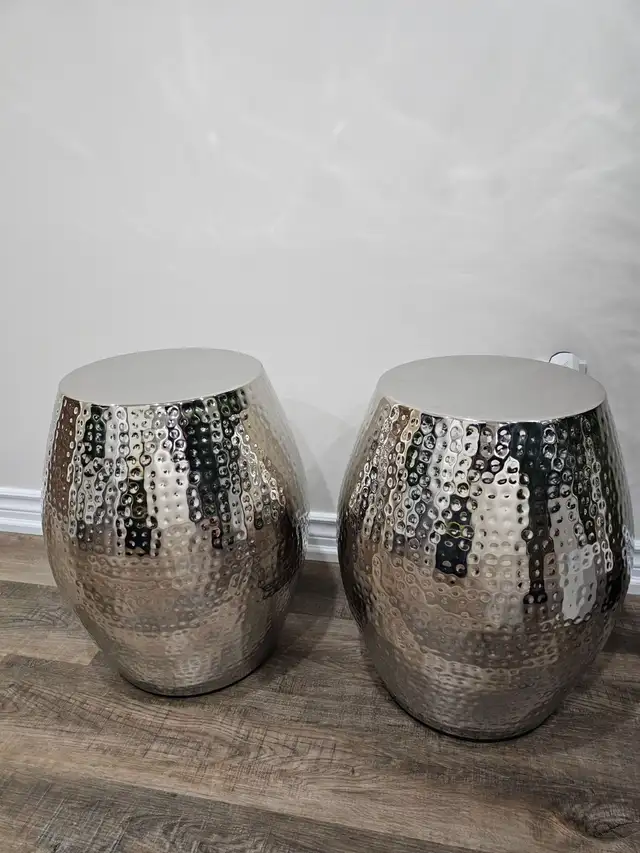 2 Hammered Metal Chrome Accent Side Tables in Coffee Tables in Mississauga / Peel Region - Image 2