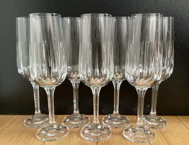 PRICE DROP! Set of 7 Vintage Crystal Champagne Flutes Glasses in Kitchen & Dining Wares in West Island - Image 3