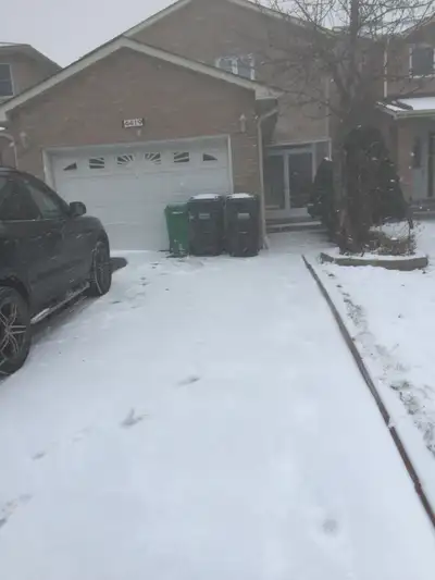 Room for rent near UTM. It is located at Erin Mills and 403. Asking for $850 all inclusvie. Internet...