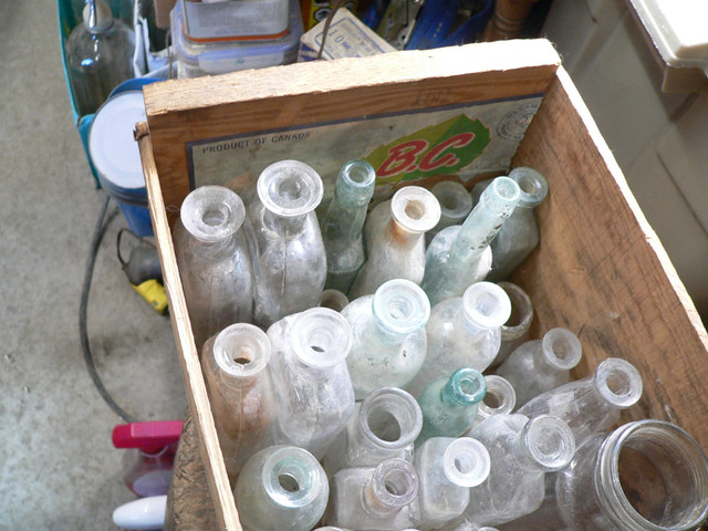 lot de 35 bouteille antique de médicament # 11815 dans Art et objets de collection  à Laval/Rive Nord - Image 4