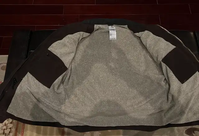 Carhartt Jacket XL in Men's in Edmonton - Image 5