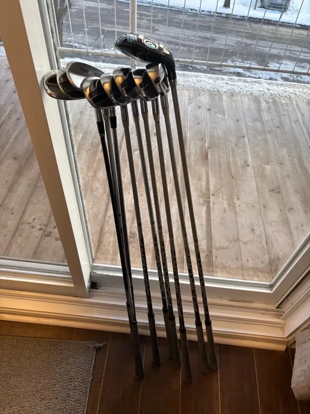 Women’s Right Handed Cobra King F7 irons 5-S plus A & Lob. in Golf in Ottawa - Image 2