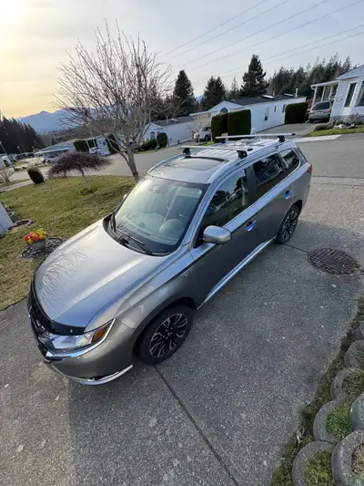 Mint condition, designed for adventure. 4 wheel drive, summer and winter tires. Seating for 5. Large...