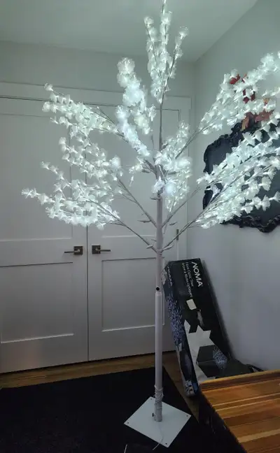 Noma Fibre optic tree pure white. 480 LED. New! Never used. 8ft high.