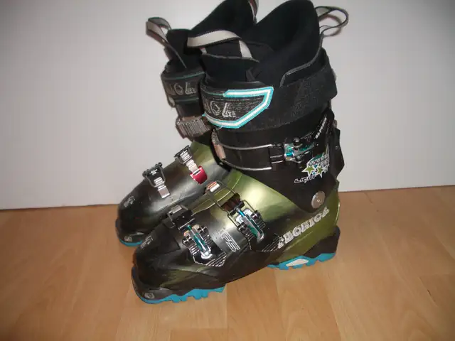 Touring Ski Boots Tecnica  fit   8 fem/ 7 men / 25-25.5 mo in Ski in City of Montréal - Image 2