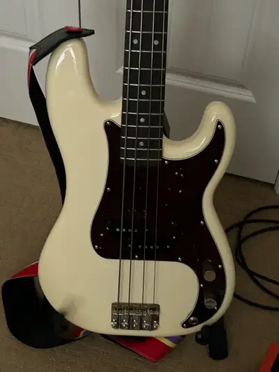 squier classic vibe p bass, View more