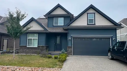 Immaculate 5 bedrooms,1 office and 3 1/2 bathrooms about 3200 sf for the main level and upstairs in...