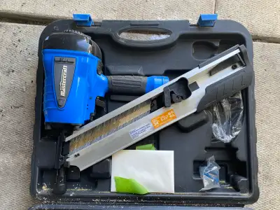 Mastercraft nail gun, comes with good condition case Barely used only once to build fence CLIPPED-HE...