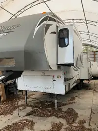 Keystone Cougar 37ft 5th wheel camper