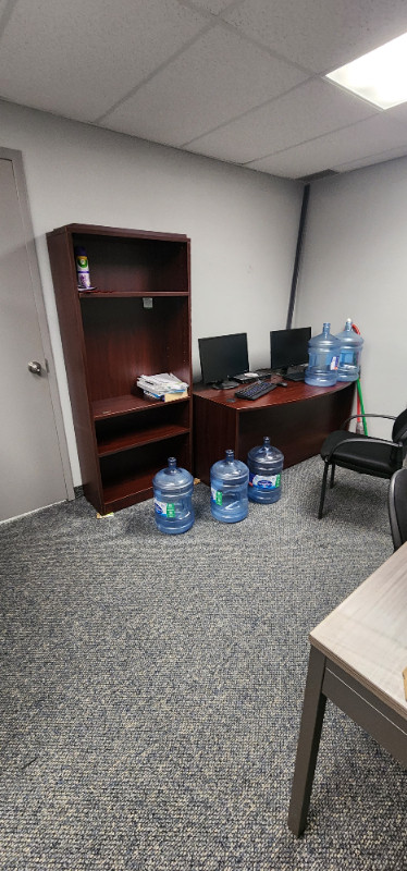 Used Office furniture for sale in Desks in Mississauga / Peel Region - Image 2