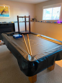 4 X 8 Foot Dufferin Pool Table & accessories