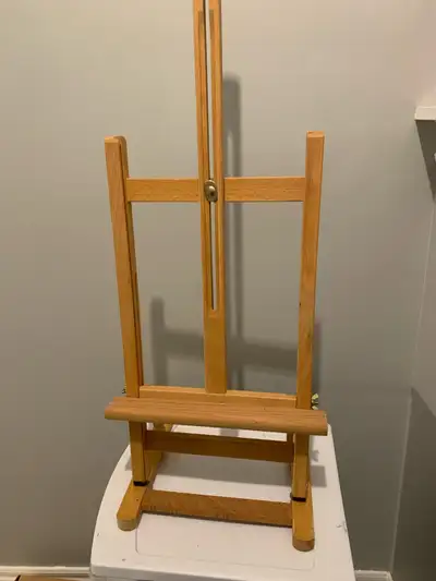 Easel for painting Used but like new, easily adjustable Approximately “25 high $35 obo