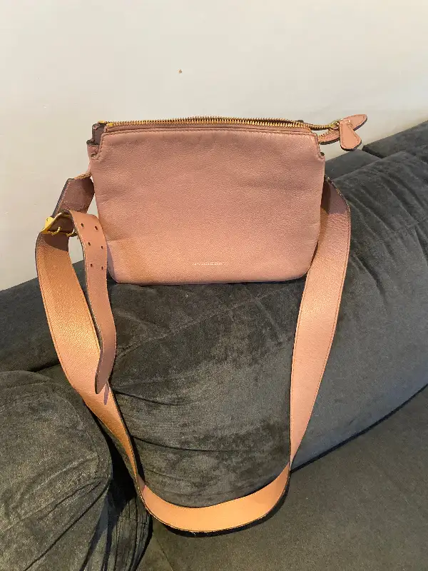 Burberry back good condition in Women's - Bags & Wallets in Markham / York Region - Image 2
