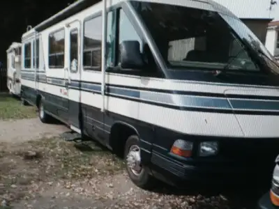 triple e 1994 avec generatrice 5000 w En bonne condition, millage 107,000 km. Pneu et frein neuf. Ca...