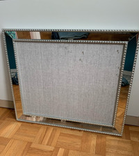 Babillard avec cadre argent / Message board with silver frame