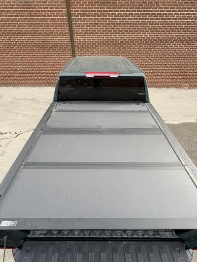 Used hard tonneau cover for a Chevrolet 1500 or GMC 1500 crew cab short box (5’ 8” box) Will fit a 2...