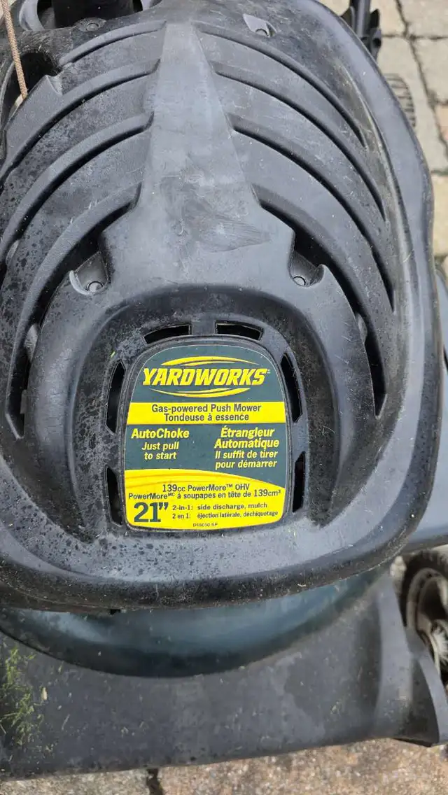 YARDWORKS 21 inch Gas-powered Push lawnmower   in Lawnmowers & Leaf Blowers in Longueuil / South Shore - Image 4