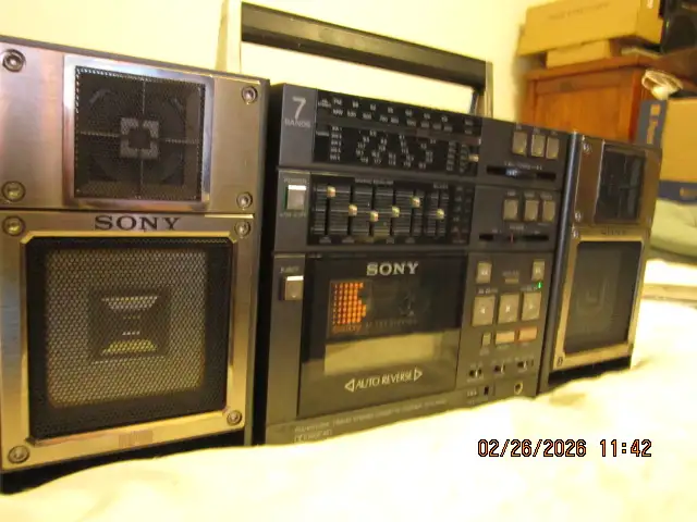 sony cfs-9900 boombox portable stereo in Stereo Systems & Home Theatre in City of Toronto - Image 3