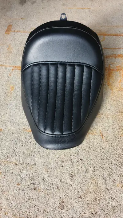 OEM HD softail slim seat
