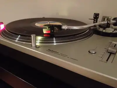 Spotless and works flawless. Never crated or left my home. This is complete with oringal box, paperw...