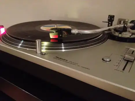 Technics SL-1200 MK5 - Turntable in Stereo Systems & Home Theatre in Mississauga / Peel Region - Image 2